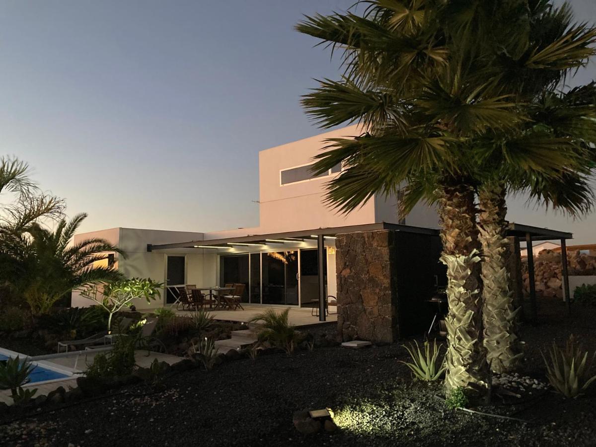 Majanicho Rock - Villa With Heated Pool Lajares Exterior photo