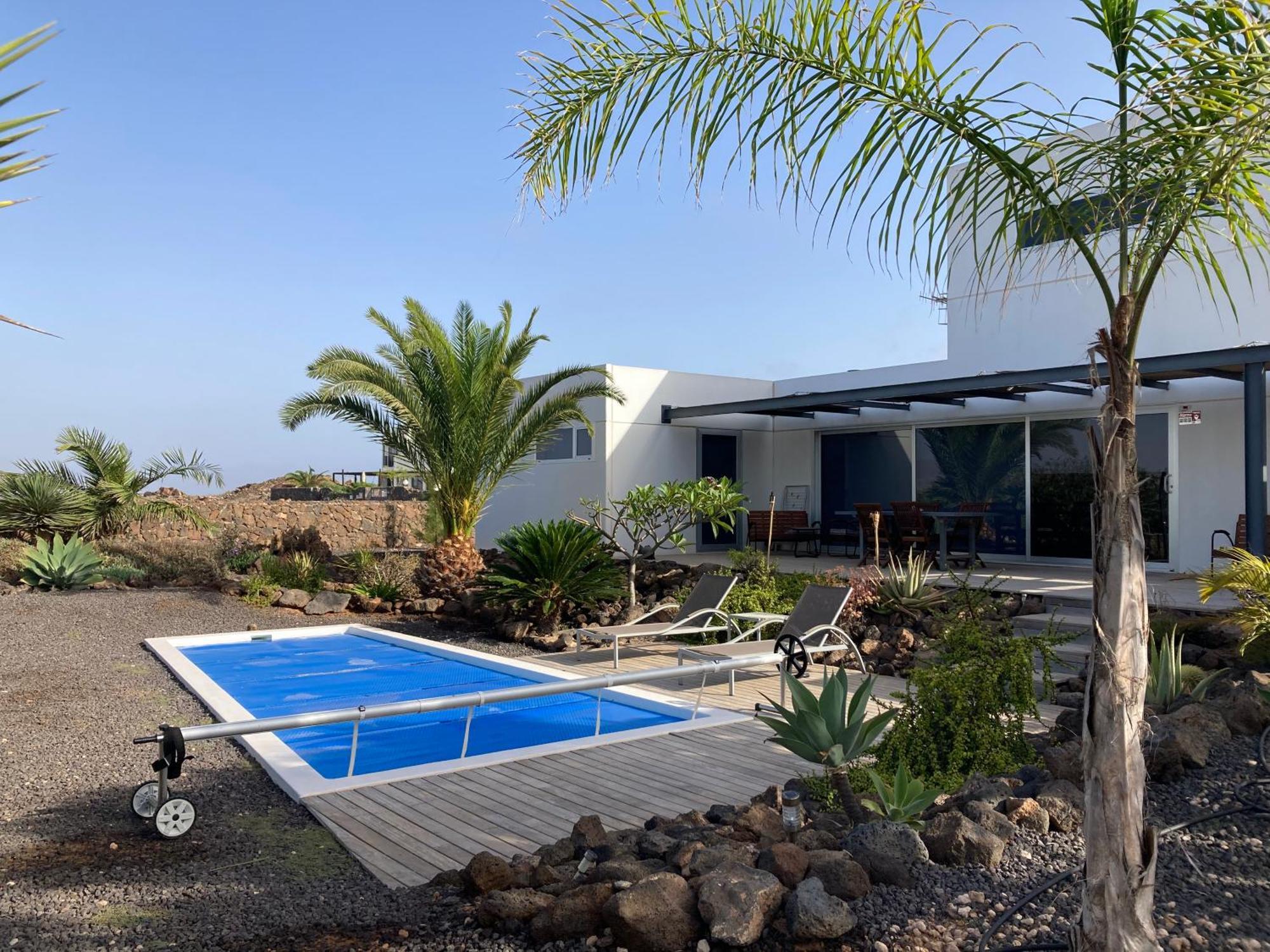 Majanicho Rock - Villa With Heated Pool Lajares Exterior photo