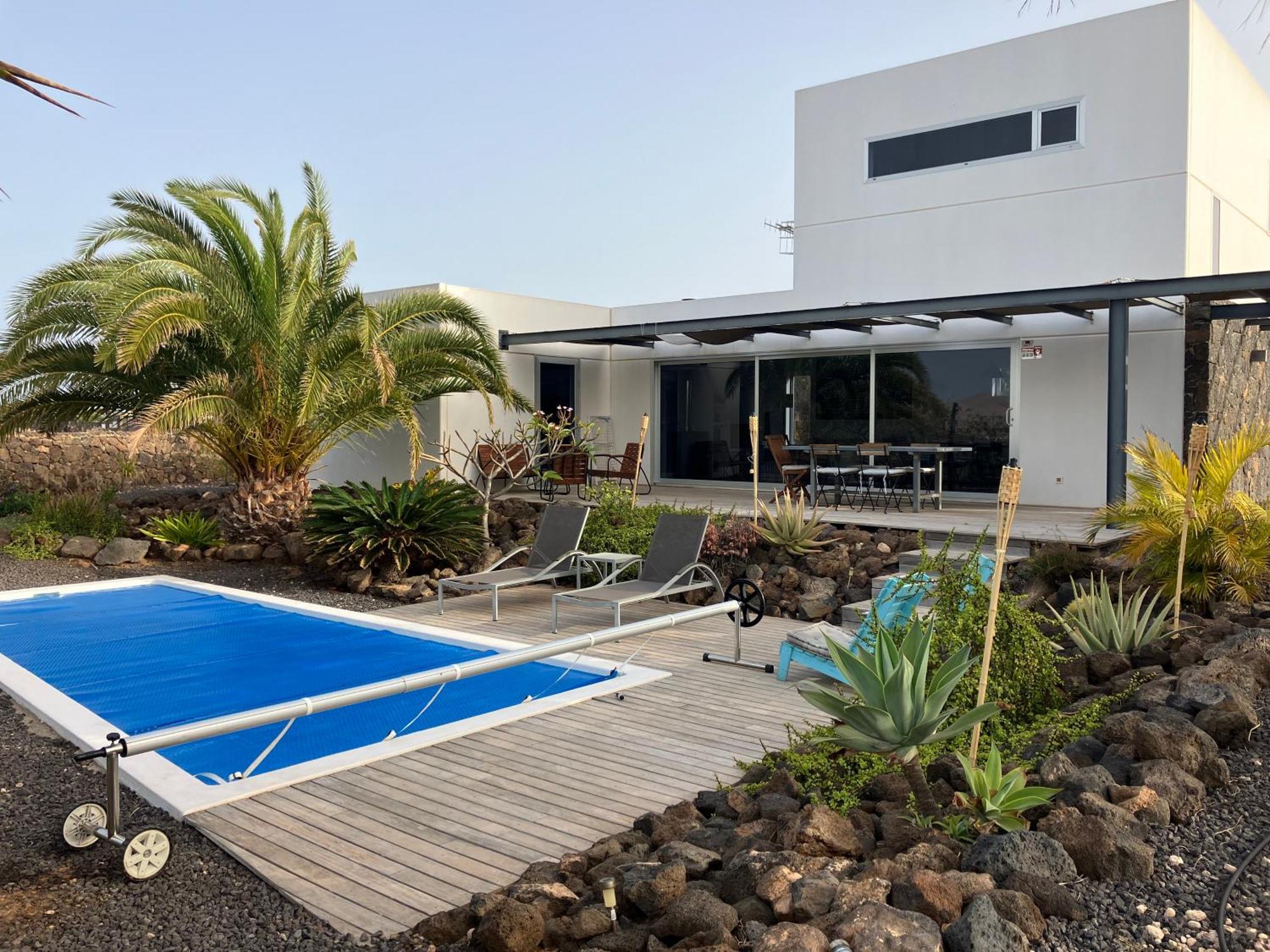 Majanicho Rock - Villa With Heated Pool Lajares Exterior photo